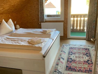 MonteurZimmer: Seerestaurant & Suiten Hayat