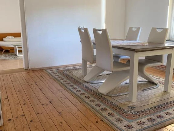 MonteurZimmer: Seerestaurant & Suiten Hayat