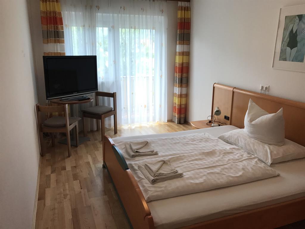 Monteur-Zimmer - Preis pro Nacht - Hollersberg - Apartementhaus Helene