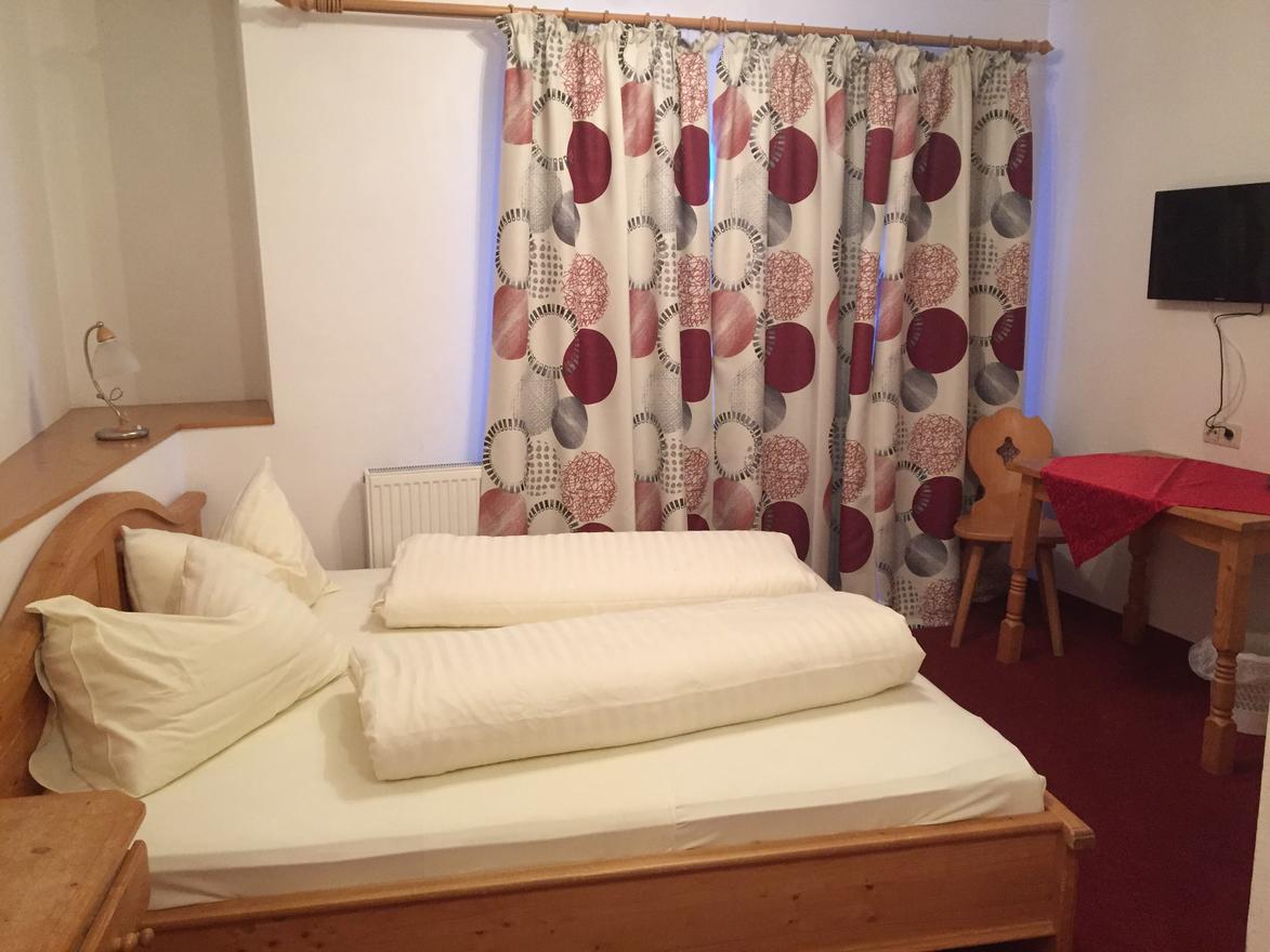 Monteur-Zimmer - Parkplatz: eigener Parkplatz für PKW vorhanden - Techendorf - Gasthof-Pension Michal