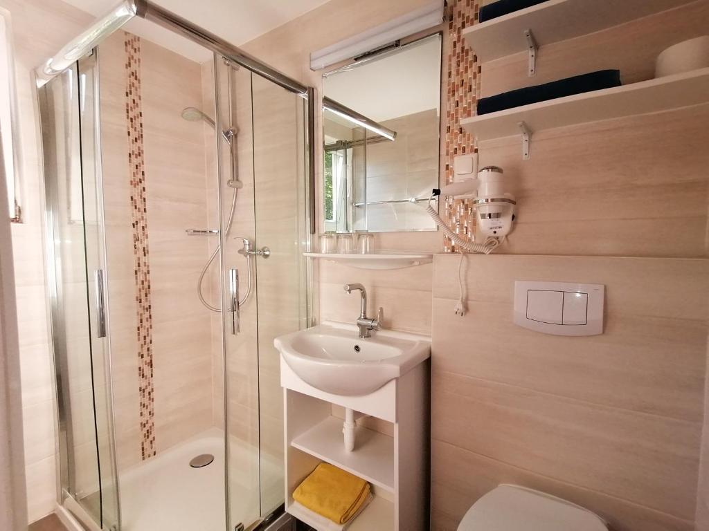 Monteur-Zimmer - Preis pro Nacht - Pisweg - Strandpension Liane