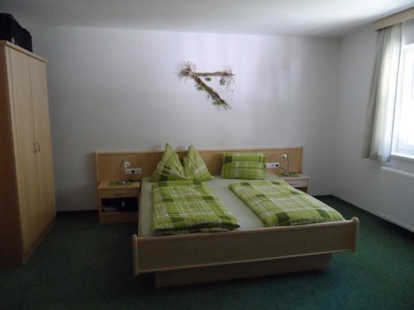 Monteur-Zimmer - Parkplatz: eigener Parkplatz für PKW vorhanden - Techendorf - Pension Maier