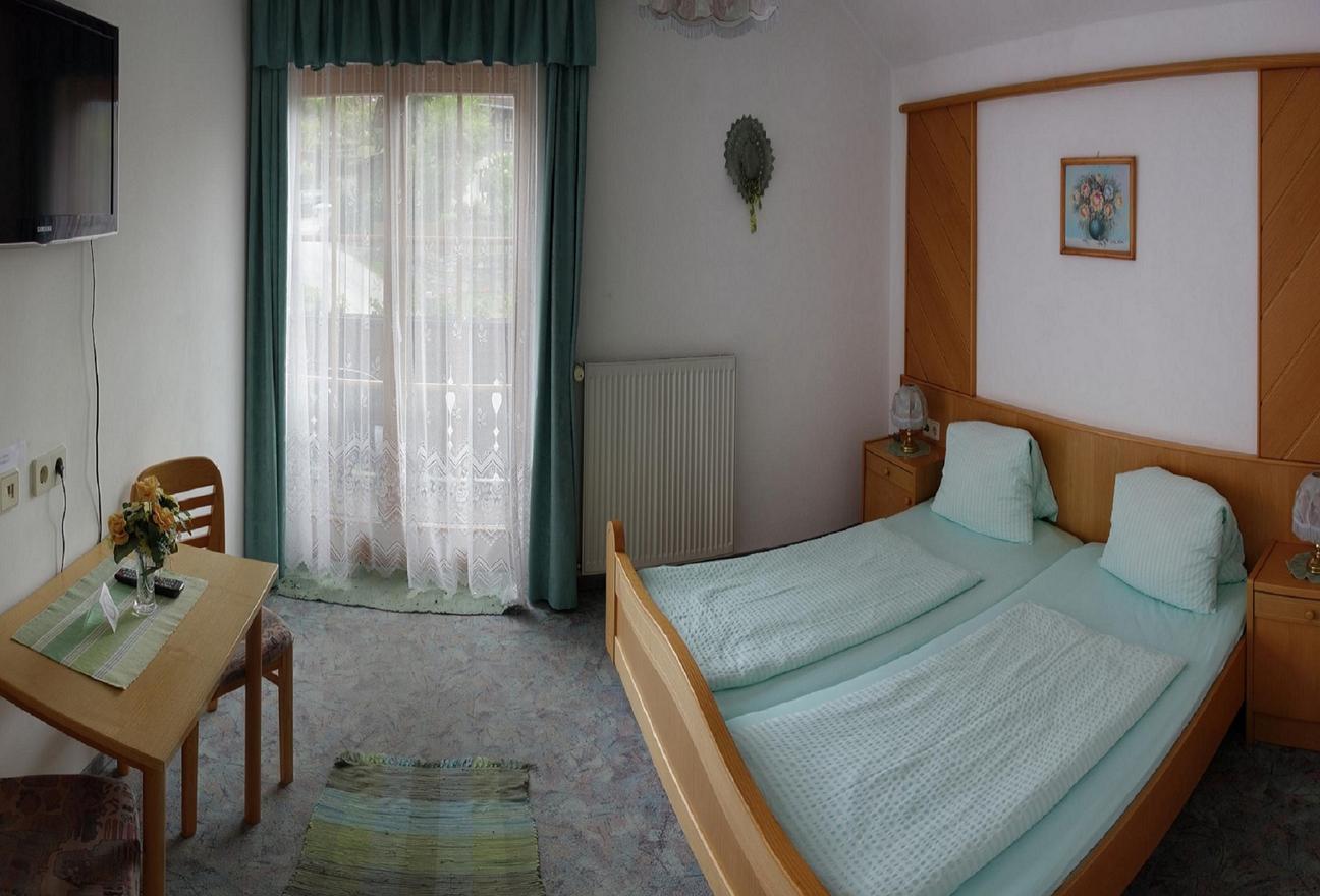 Monteur-Zimmer - Parkplatz: eigener Parkplatz für PKW vorhanden - Techendorf - Pension Maier