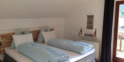 Monteur-Zimmer - Parkplatz: eigener Parkplatz für PKW vorhanden - Naturarena - Ferienwohnung Zeber