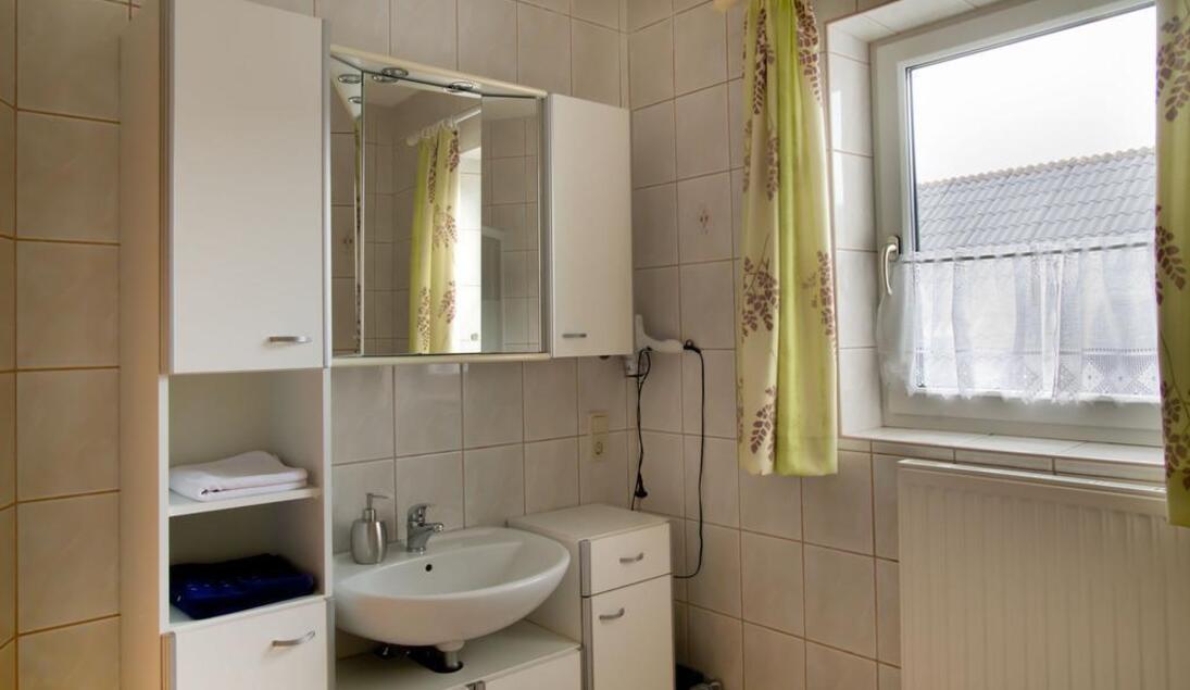 Monteur-Zimmer - Zahlungsarten: Auf Rechnung - Kirchschlag bei Linz - Badezimmer - Montagezimmer Märzinger