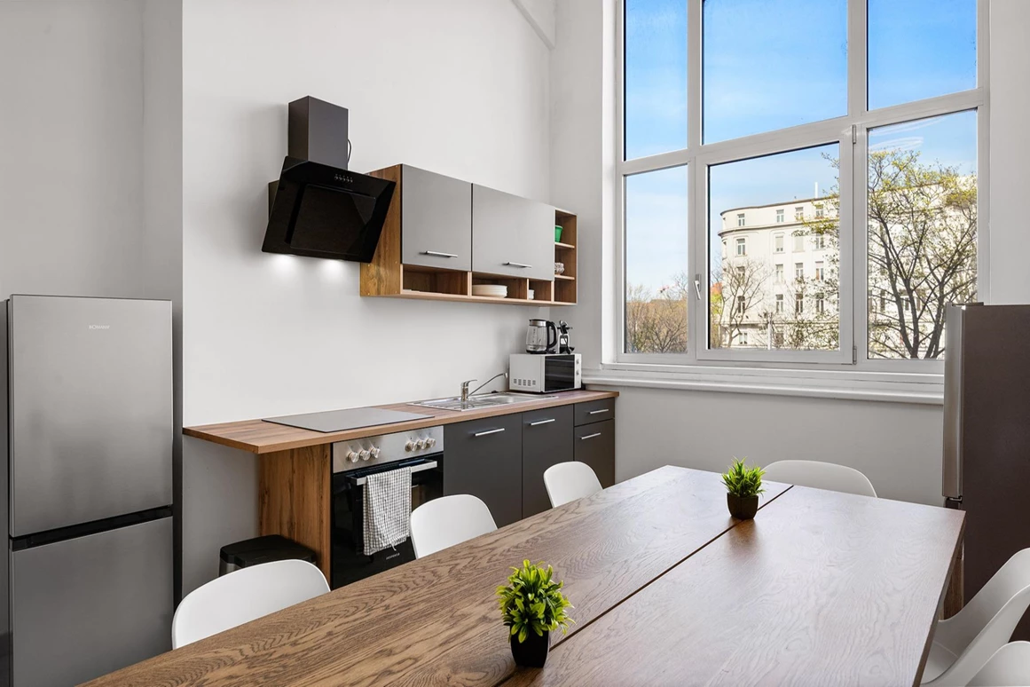 MonteurZimmer: Modernes WG-Zimmer nahe Margaretengürtel