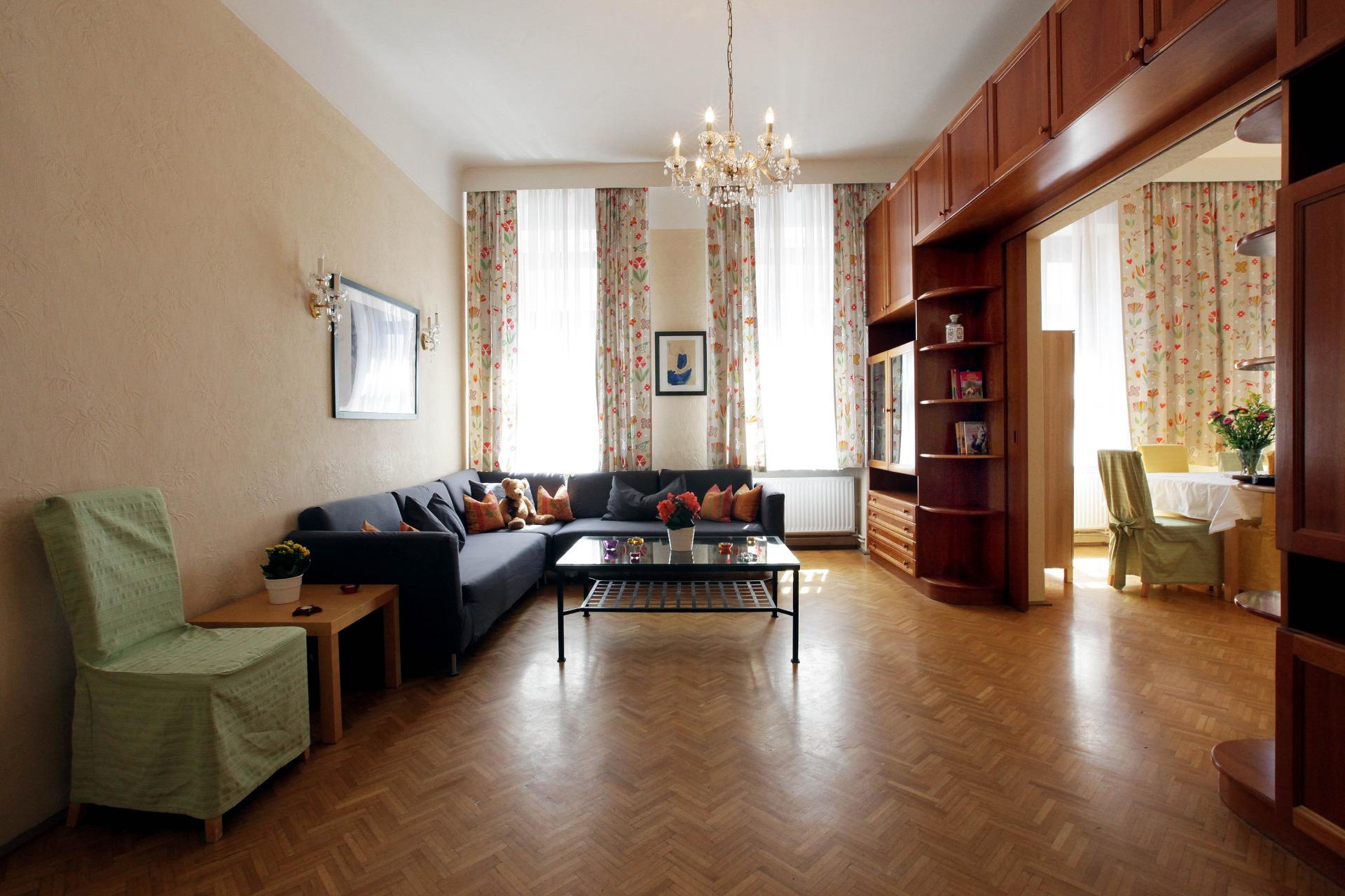 Monteur-Zimmer - Bruck an der Leitha - Wohnzimmer im 10 Personen Apartment - Central of Vienna 10Eur/bed + Highspeed Internet + parking