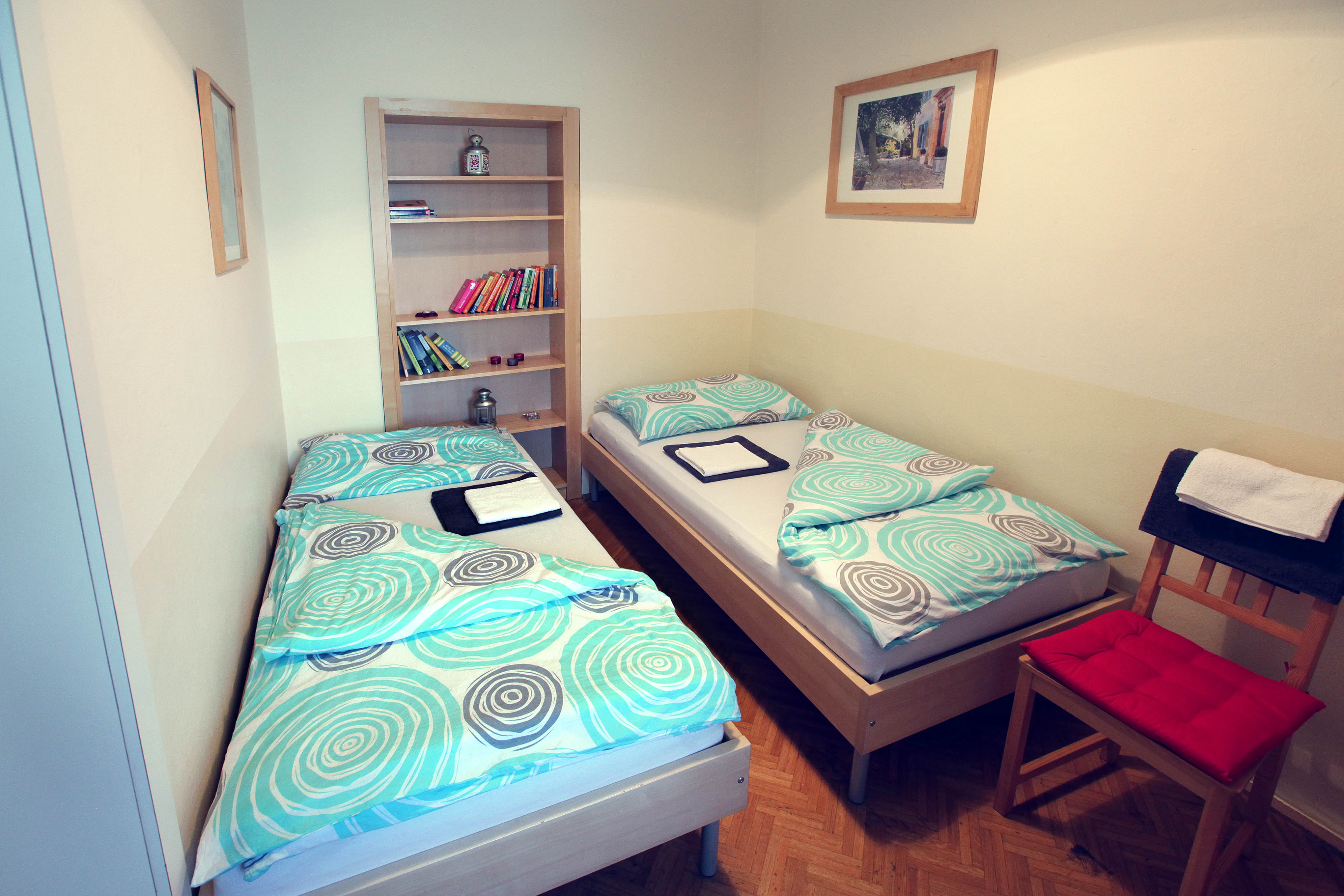MonteurZimmer: Central of Vienna 10Eur/bed + Highspeed Internet + parking