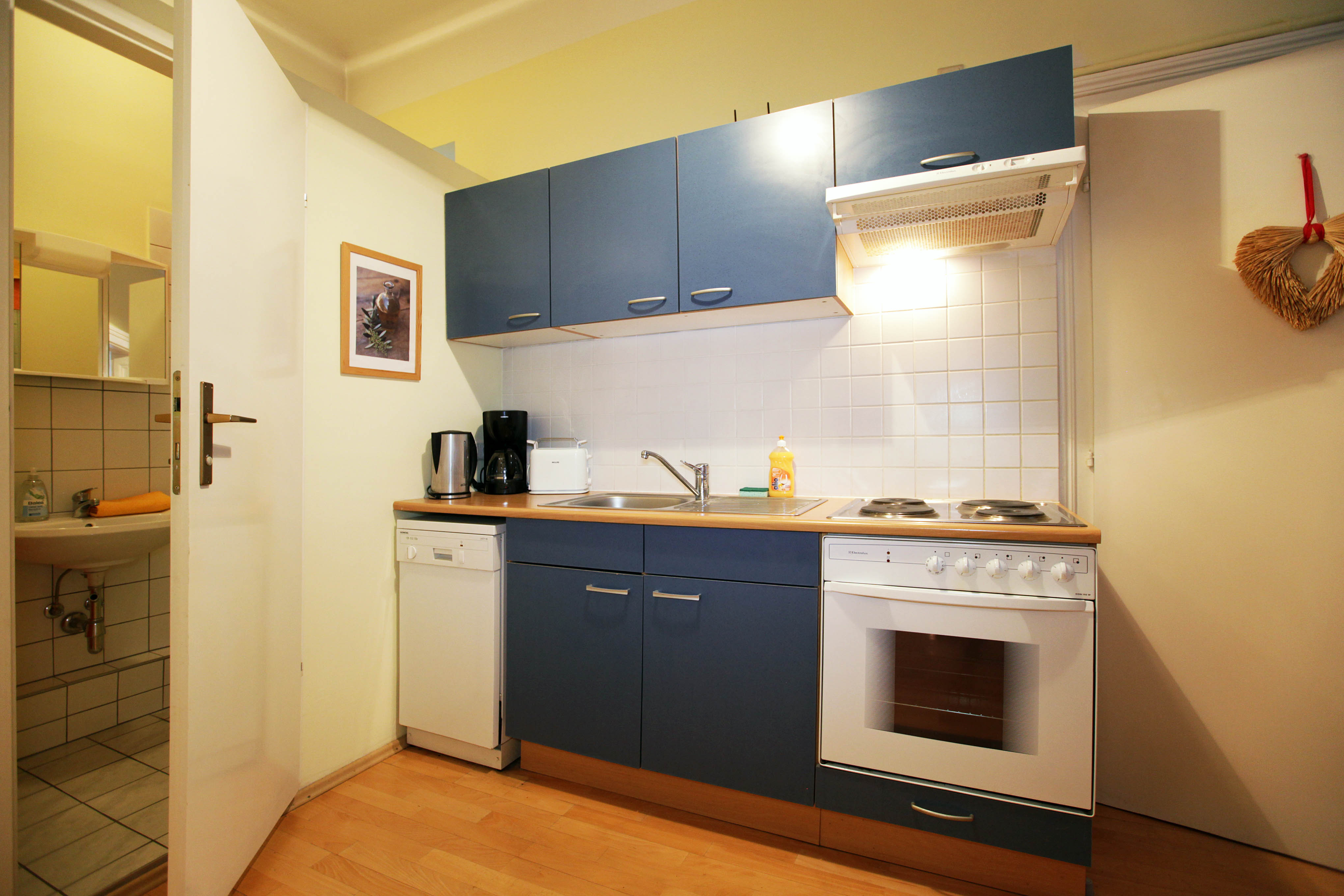 MonteurZimmer: Küche - Central of Vienna 10Eur/bed + Highspeed Internet + parking