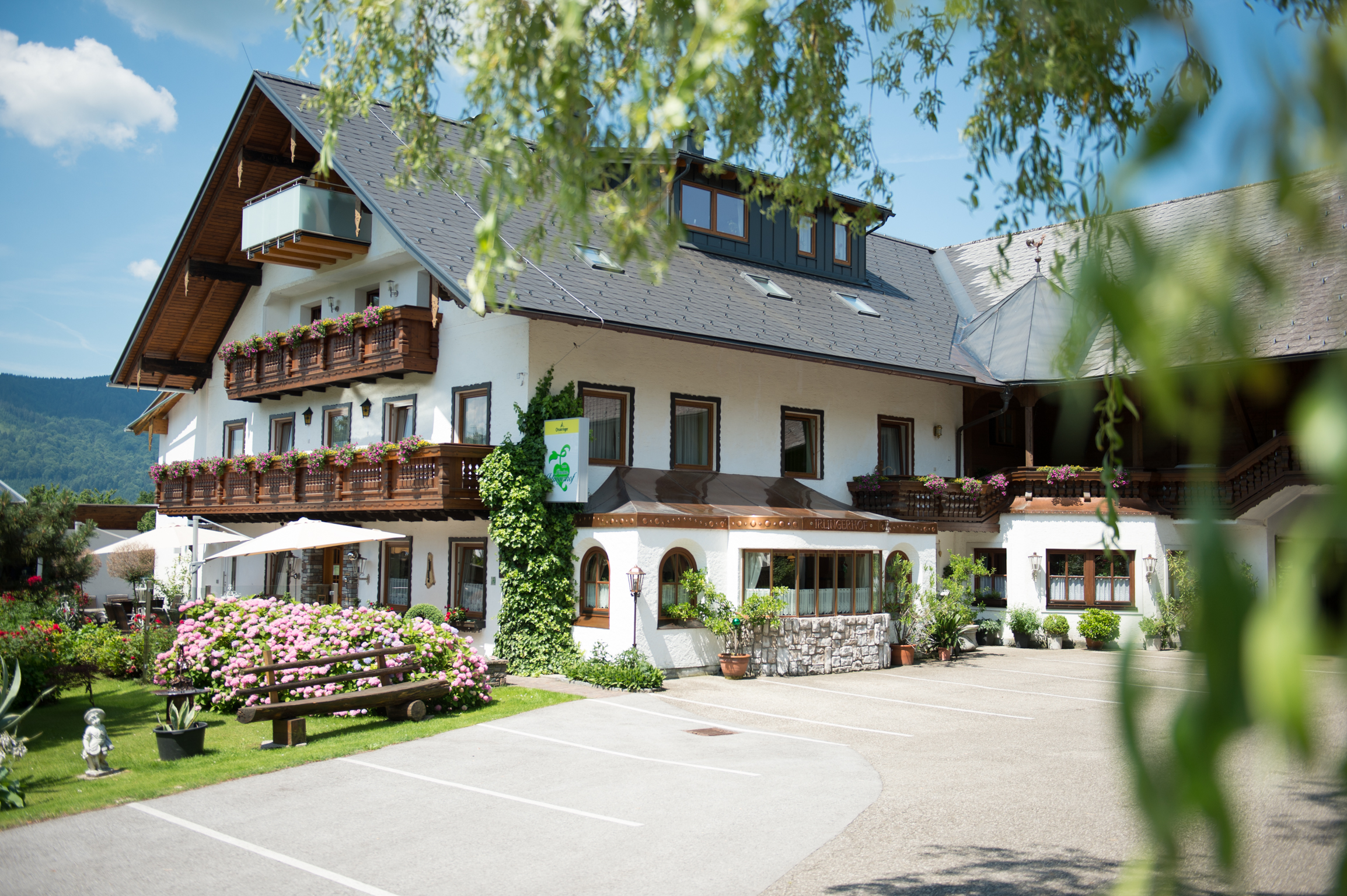 Monteur-Zimmer - Fernseher - Außenansicht Irlingerhof - Pension Irlingerhof