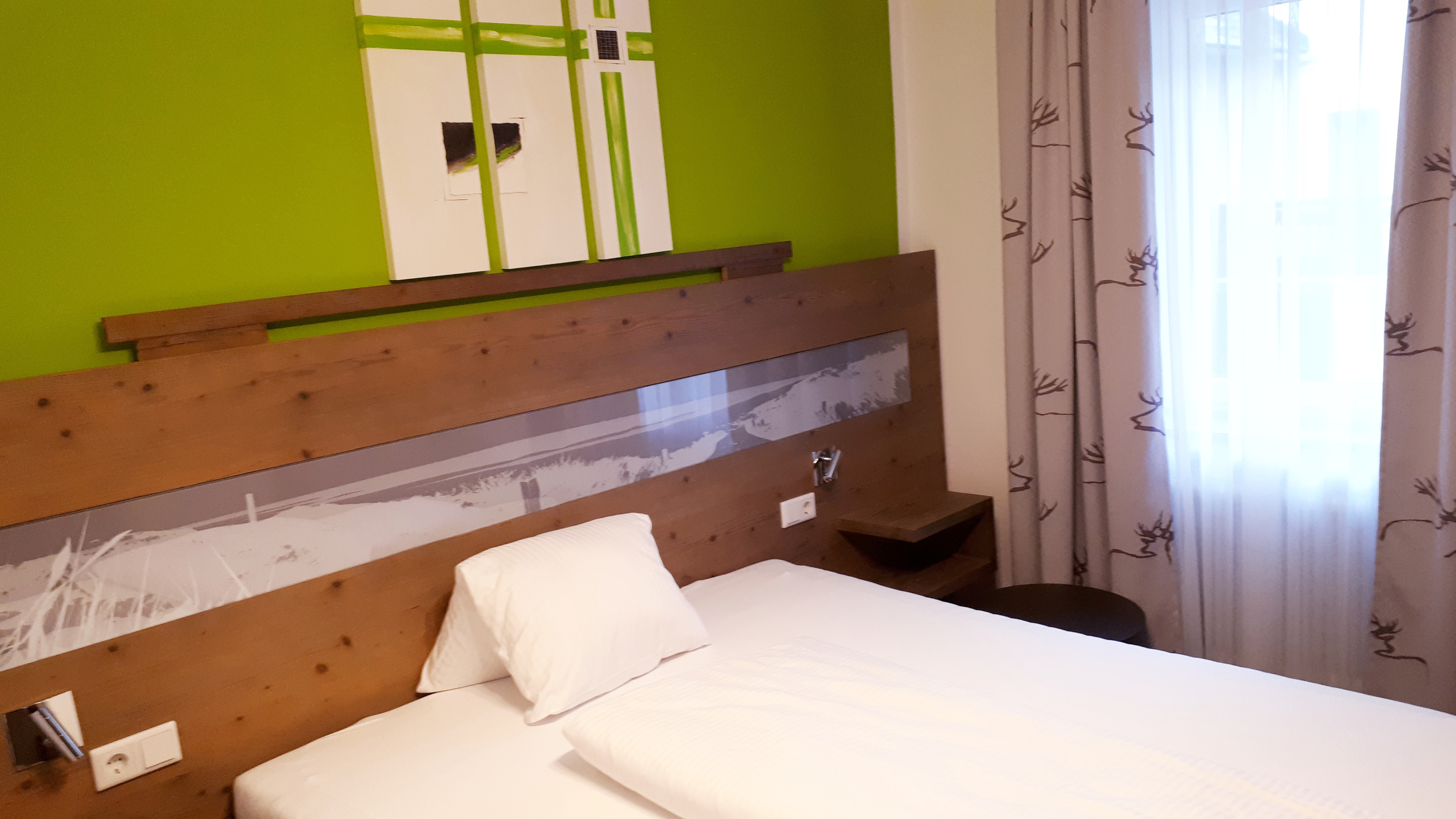 Monteur-Zimmer - Fernseher - Einzelzimmer mit Doppelbett - Pension Irlingerhof