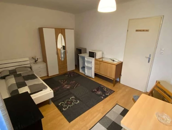 MonteurZimmer: Wohnung mit Einzelzimmer und Doppelzimmer Zentrumslage