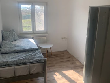 MonteurZimmer: Monteurunterkunft in Thalheim bei Wels (5min Wels Zentrum)