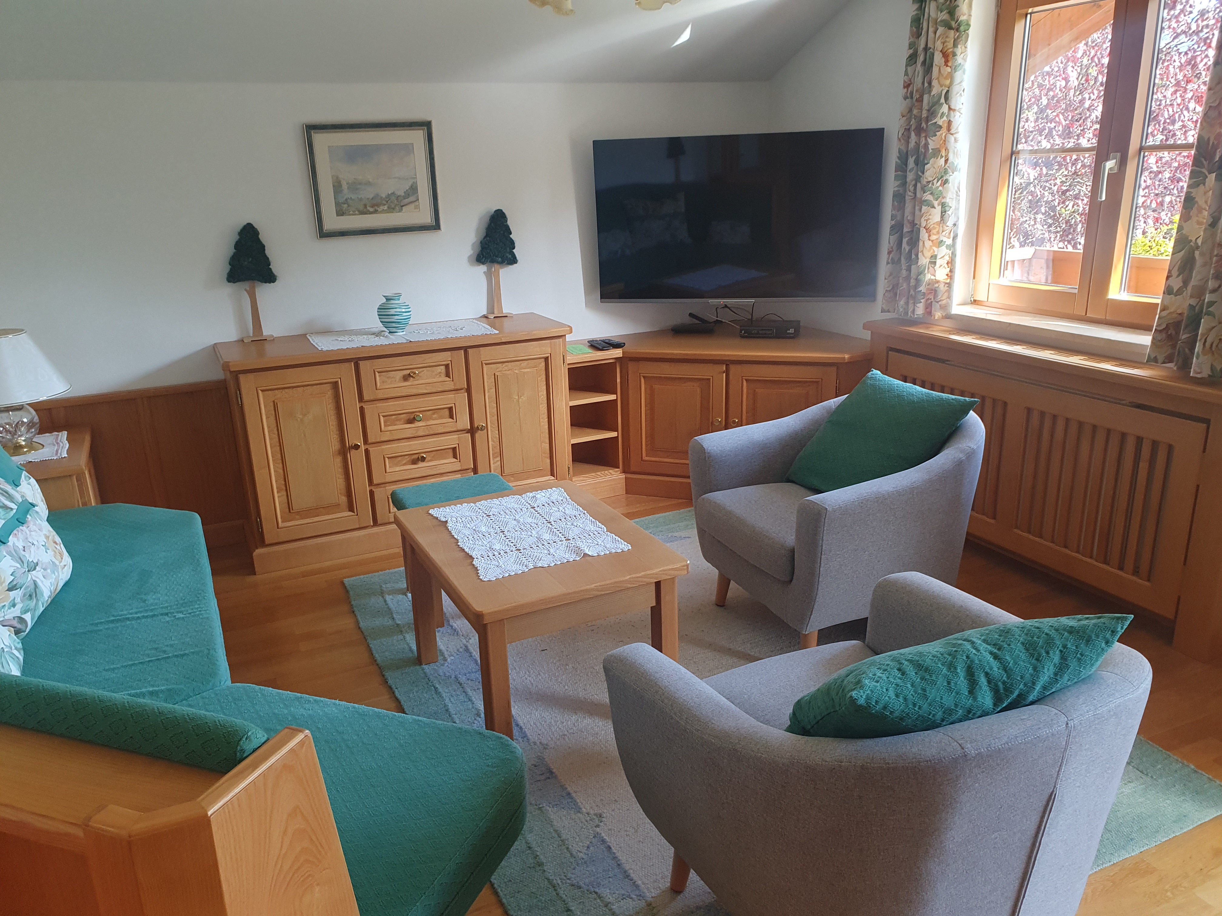 Monteur-Zimmer - Fernseher - Wohnzimmer, Ferienwohnung 2 - Ferienwohnung mit Bergblick