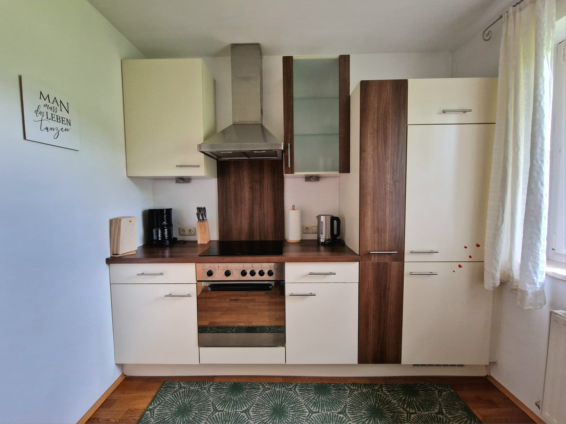 MonteurZimmer: Küche, Ferienwohnung 1 - Ferienwohnung mit Bergblick