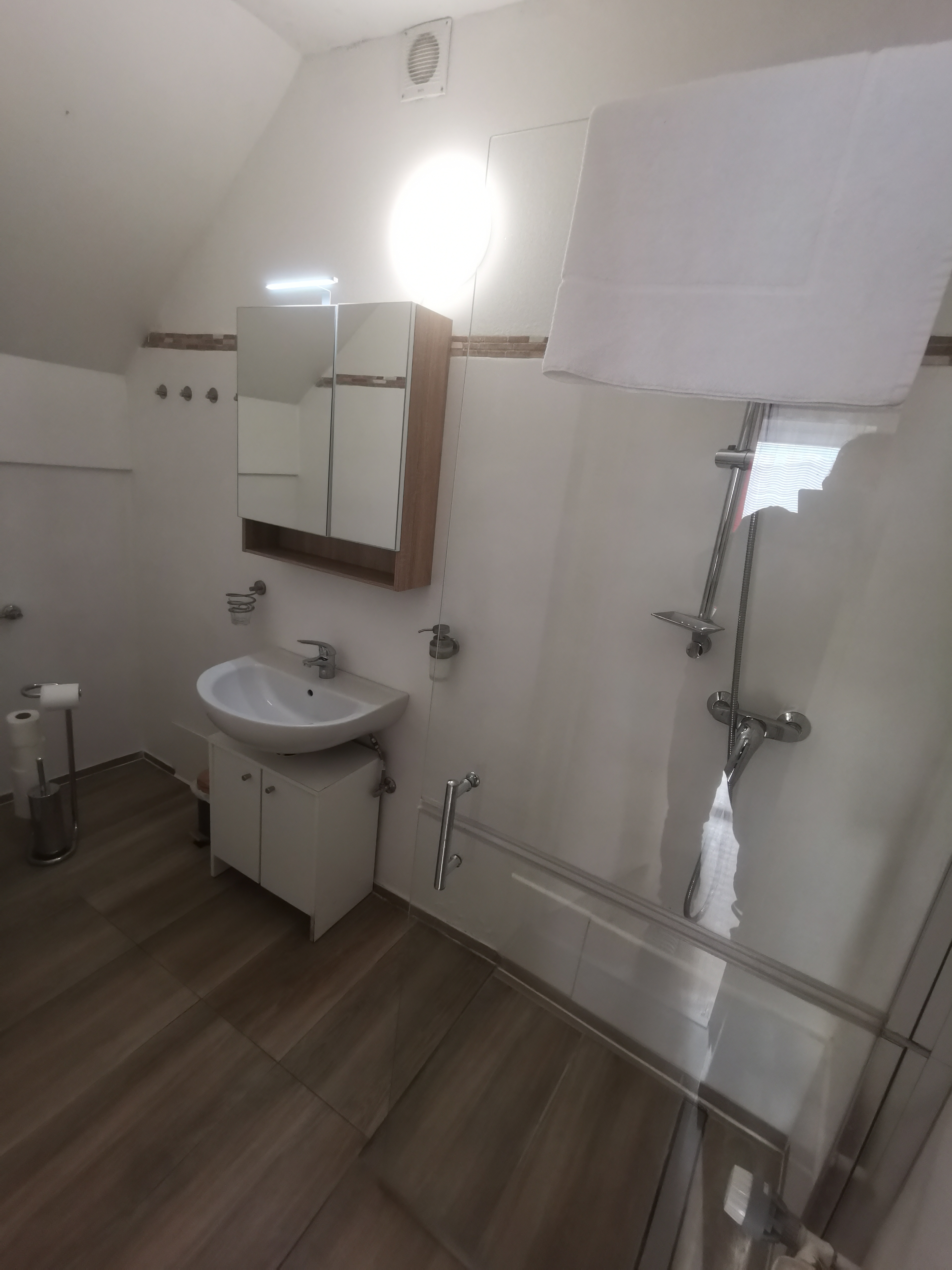 MonteurZimmer: Ein- Zweibettzimmer - Weinlandzimmer Nähe Graz