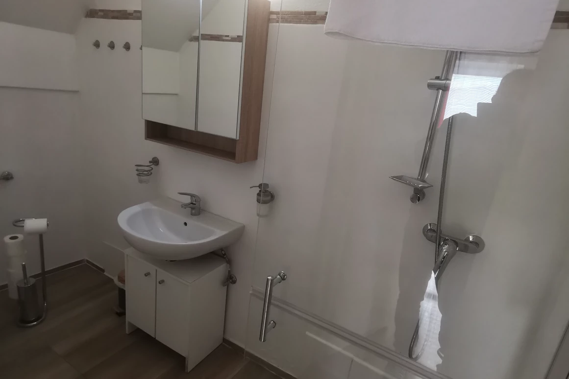 MonteurZimmer: Ein- Zweibettzimmer - Weinlandzimmer Nähe Graz