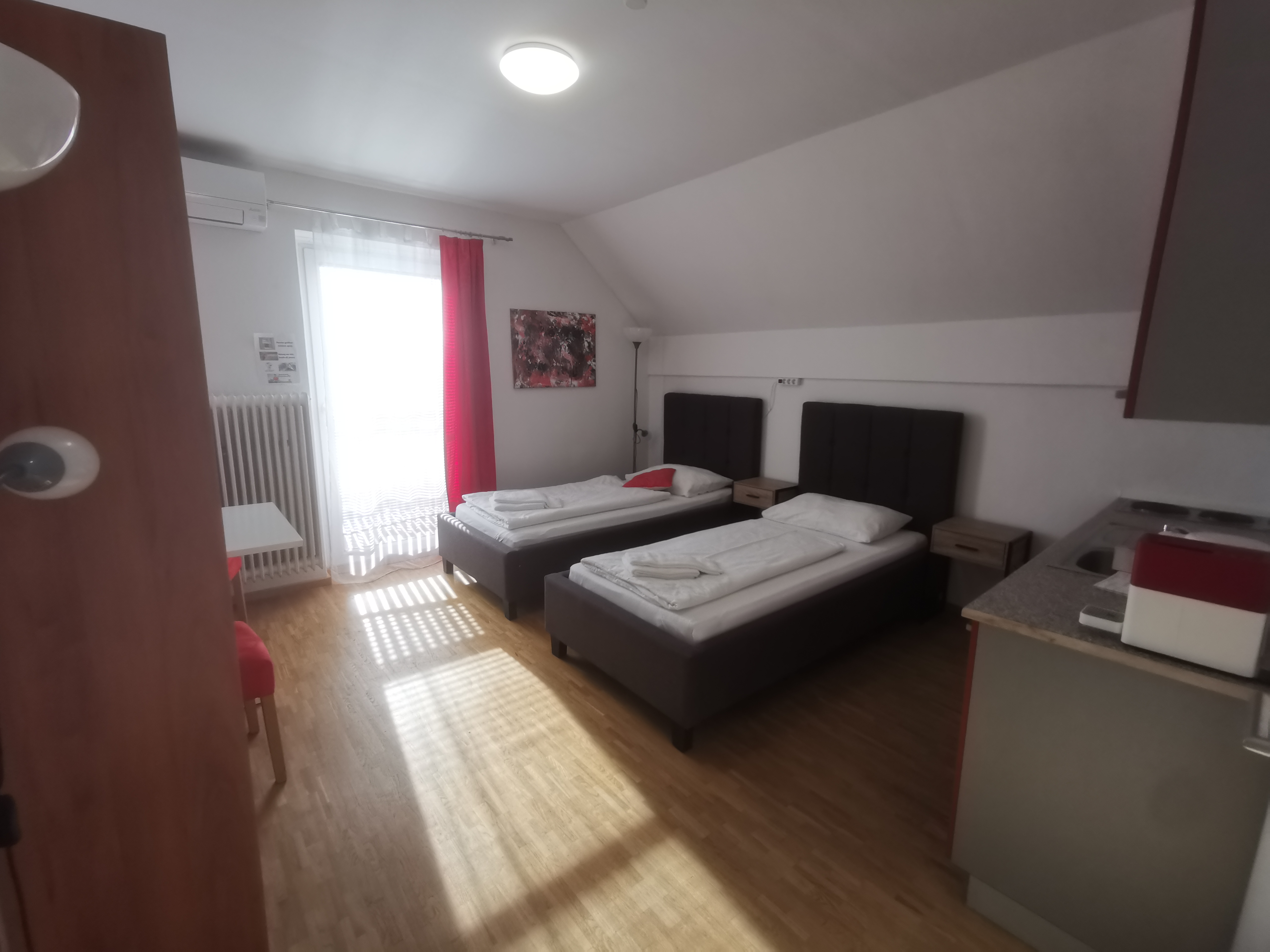 MonteurZimmer: Ein- Zweibettzimmer - Weinlandzimmer Nähe Graz