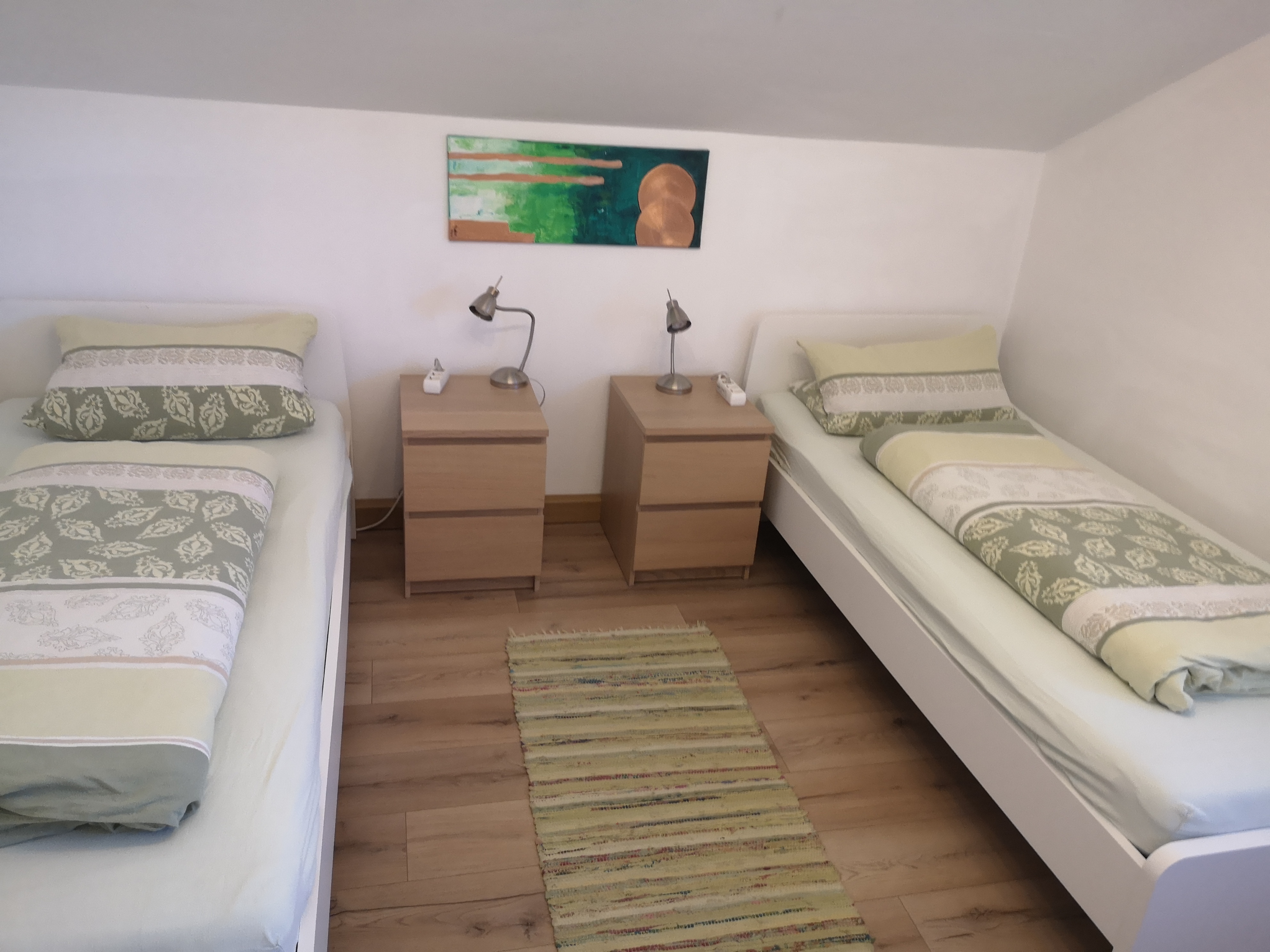 Monteur-Zimmer - Seeham - 2. Zimmer Einzelbetten - Alpenblick Ferienwohnung 