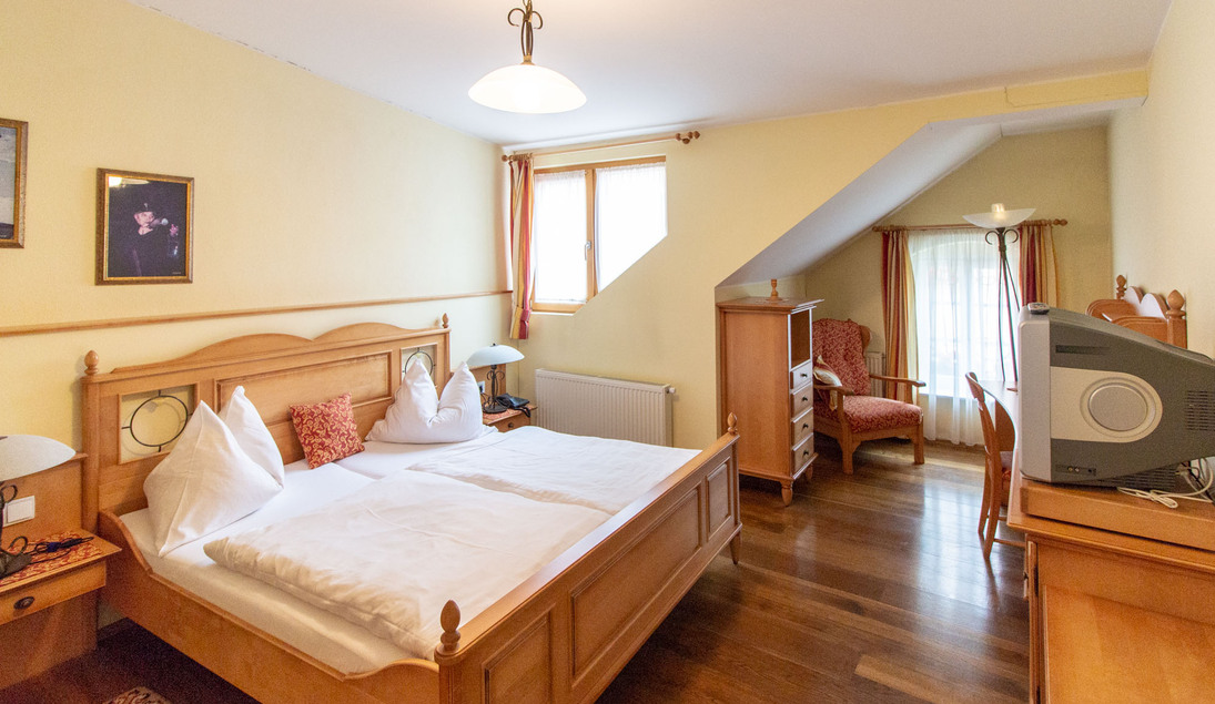 Monteur-Zimmer - Klam - Hotel Hubertus - Garni