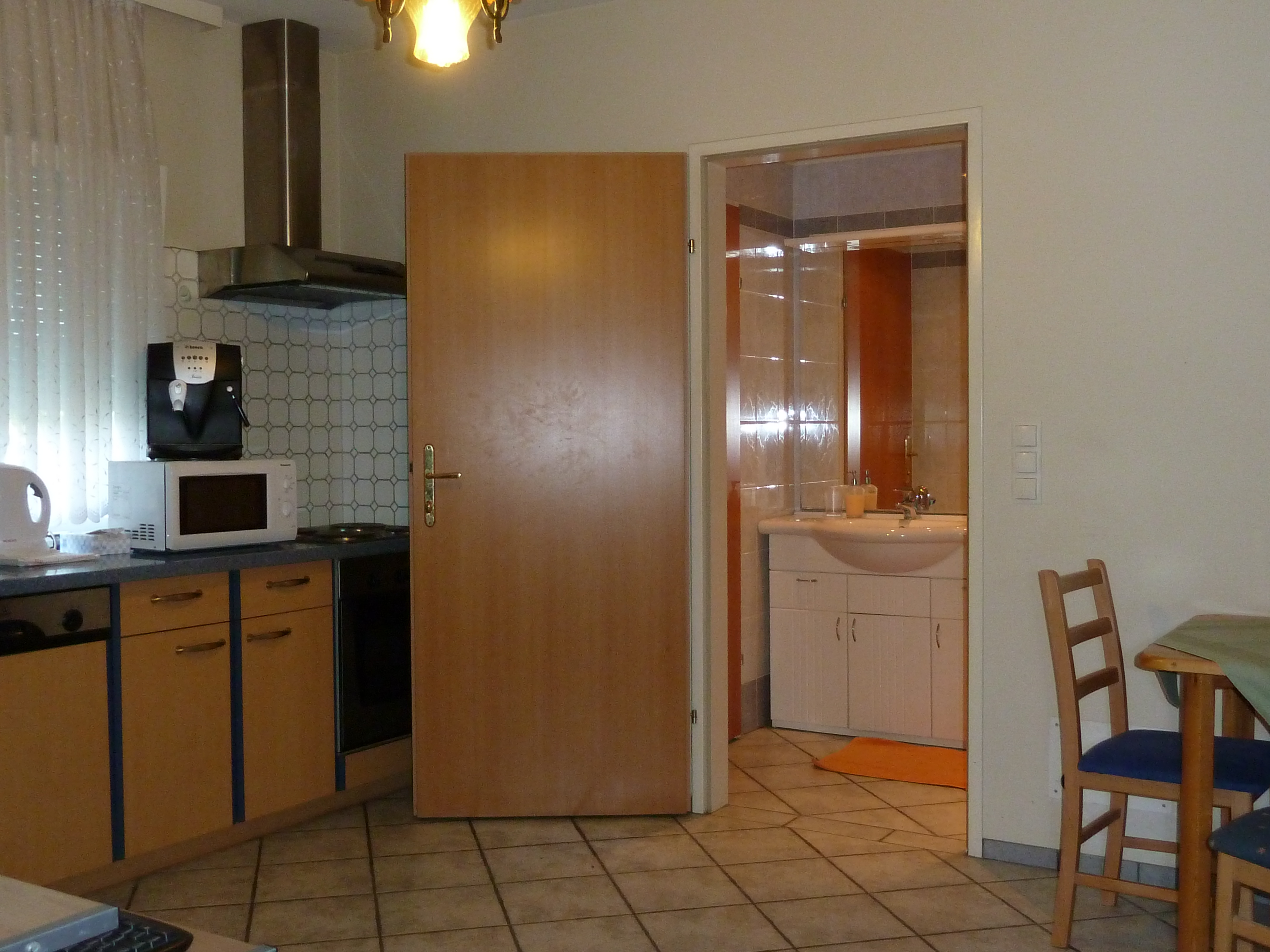 MonteurZimmer: Küche und Badezimmer - IHR ZIMMER IN WIEN www.monteurzimmer.wien