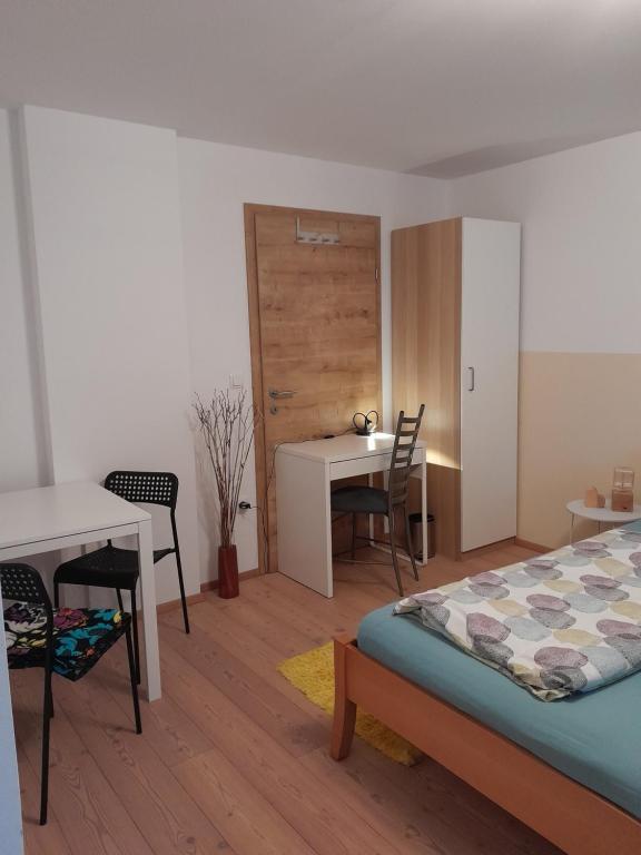 Monteur-Zimmer - Preis pro Nacht - Feldkirchen bei Graz - Dirnböck & Menneweger