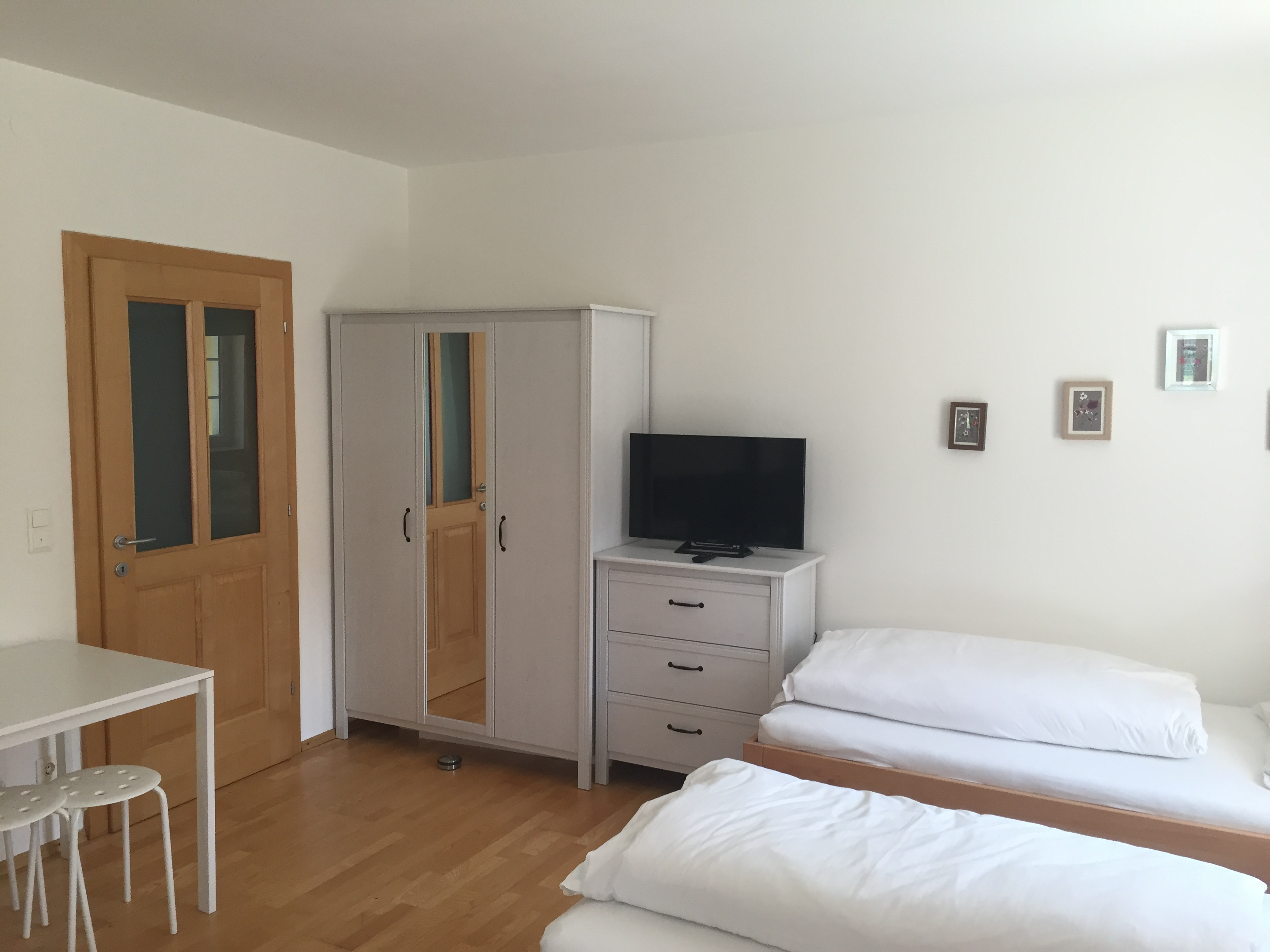 Monteur-Zimmer - Parkplatz: eigener Parkplatz für PKW vorhanden - Steyr - Monteurzimmer nähe Wels