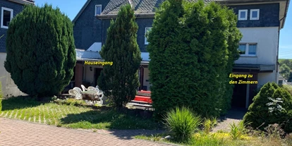 Monteur-Zimmer - Nordhalben - Eingang hinter dem Haus - Alte Schule Heberndorf