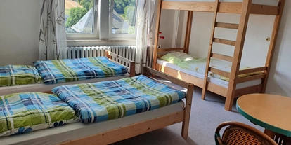 Monteur-Zimmer - Nordhalben - Zimmer 6, für 1 - 4 Personen, Bad auf dem Flur - Alte Schule Heberndorf