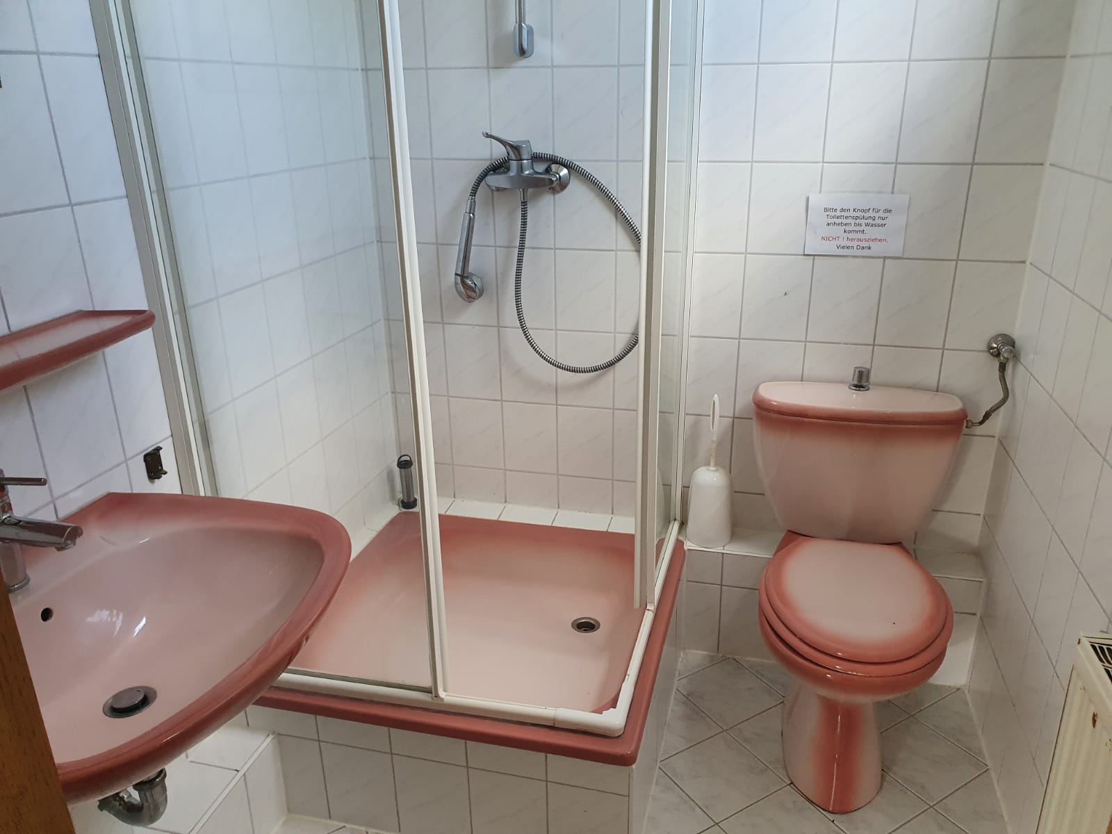 MonteurZimmer: Bad - Alte Schule Heberndorf