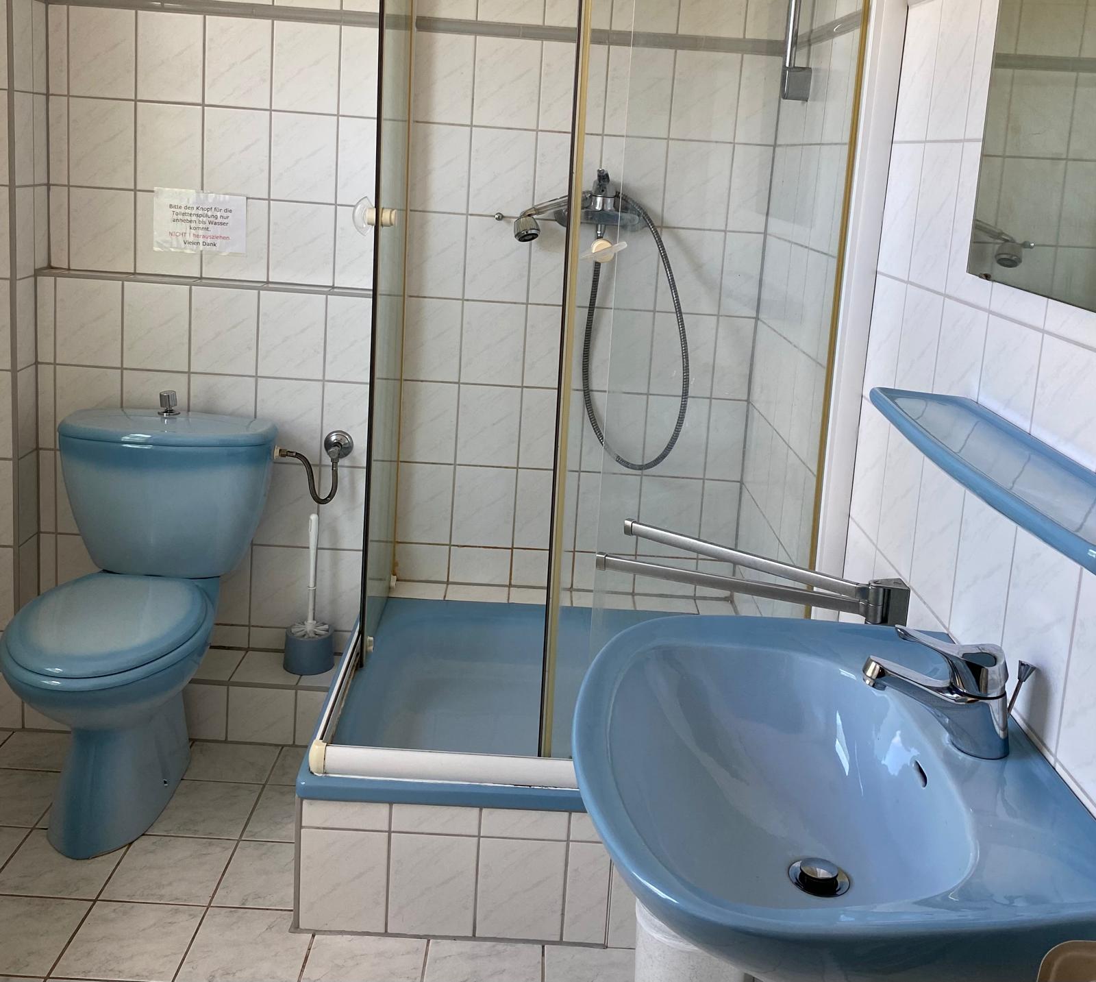 MonteurZimmer: Bad - Alte Schule Heberndorf