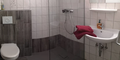 Monteur-Zimmer - Österreich - jedes Zimmer verfügt über ein eigenes Badezimmer mit Toilette, mit kostenlosem Handtuchservice. - Monteurzimmer & Apartments in TOP Ausstattung