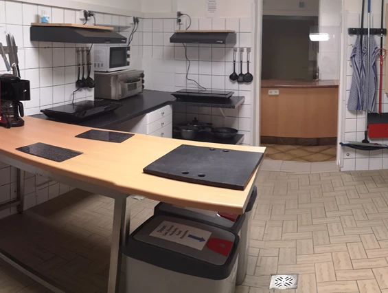 MonteurZimmer: eine von 4 Gästeküchen - Monteurzimmer & Apartments in TOP Ausstattung