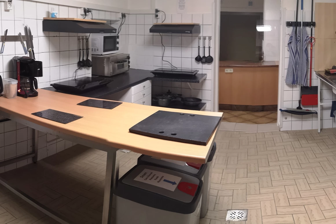 MonteurZimmer: eine von 4 Gästeküchen - Monteurzimmer & Apartments in TOP Ausstattung