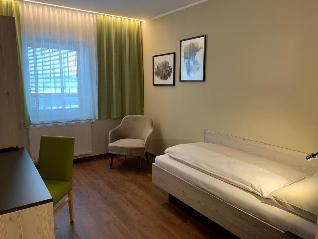 Monteur-Zimmer - WIFI / Internet - Liezen - Einbettzimmer - Wild & Bolz eMotel