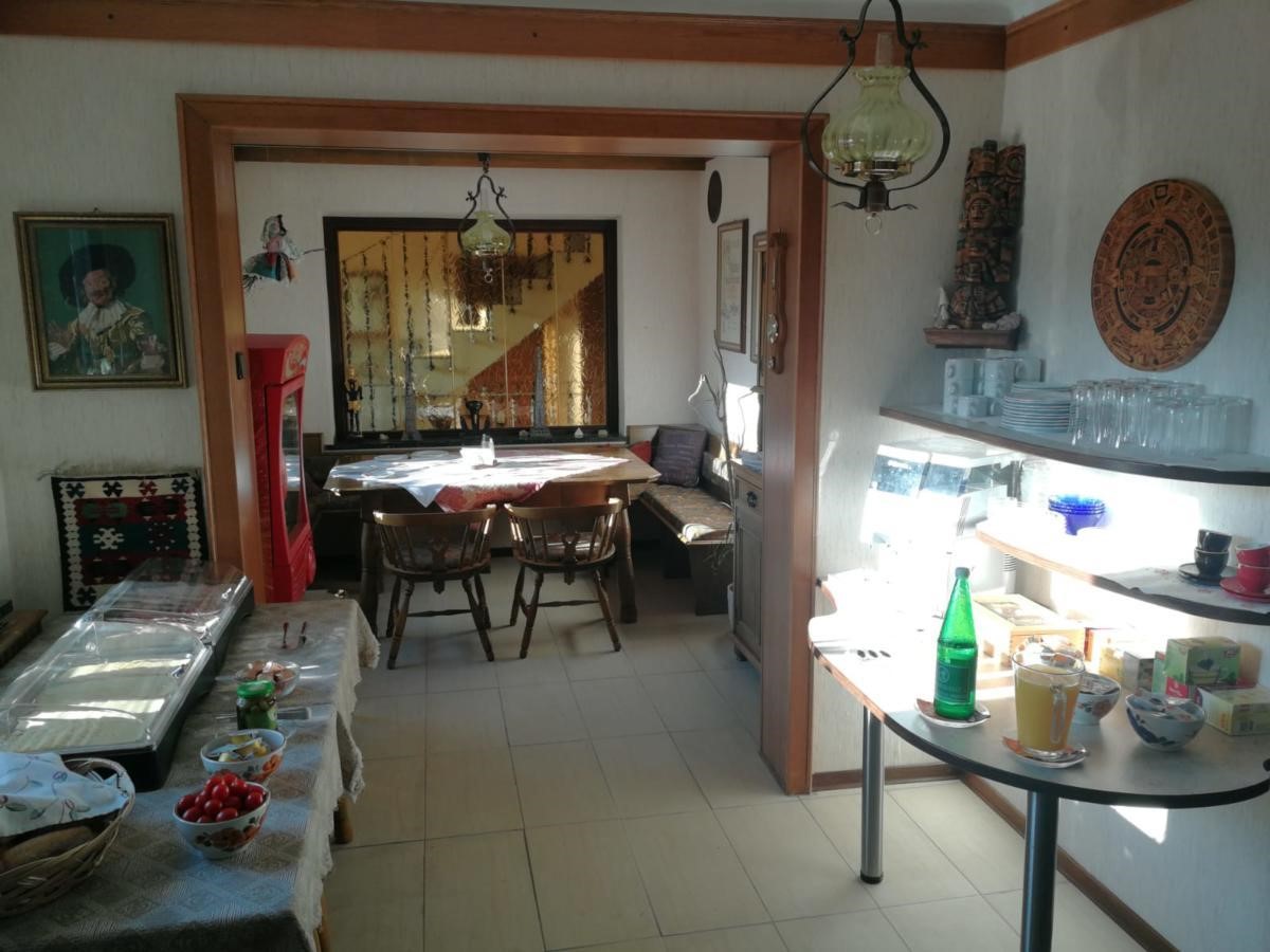 Monteur-Zimmer - Zwischenreinigung - Kärnten - Frühsücksraum Buffet - Pension Katharina inklusive Frühstück ab 5 Uhr früh