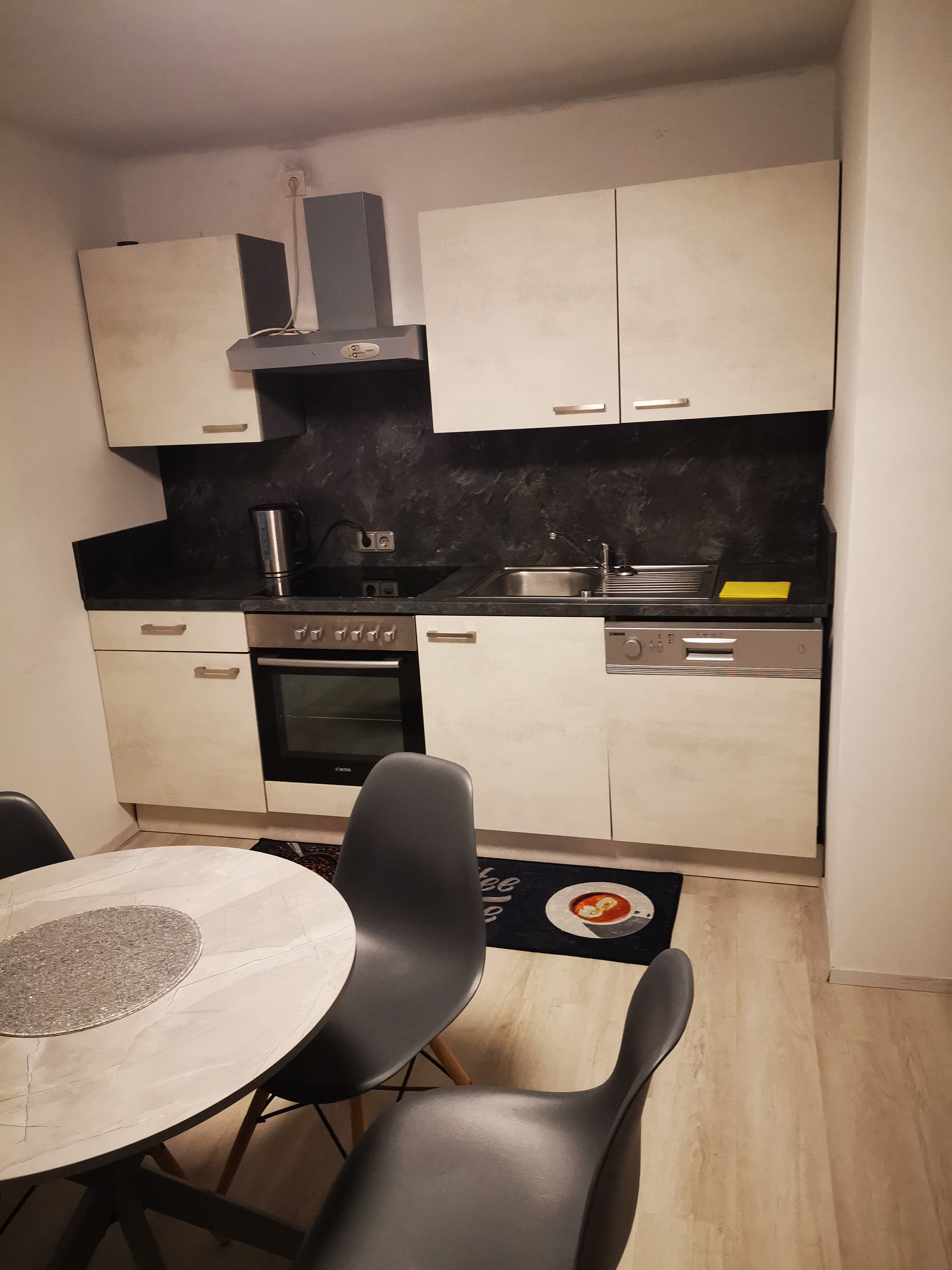 MonteurZimmer: Latic 