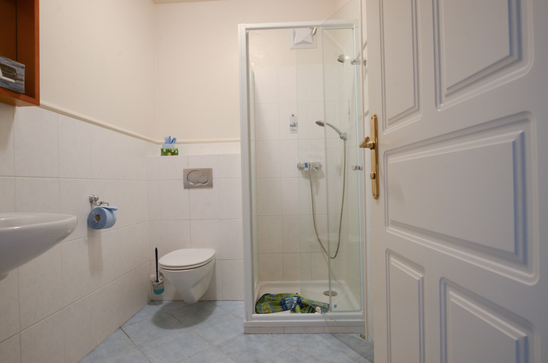 Monteur-Zimmer - Maria Ellend - Weinhaus Eva-Maria Wagner Privat Pension mit 4 Blumen und 4 Sonnen ausgezeichnet