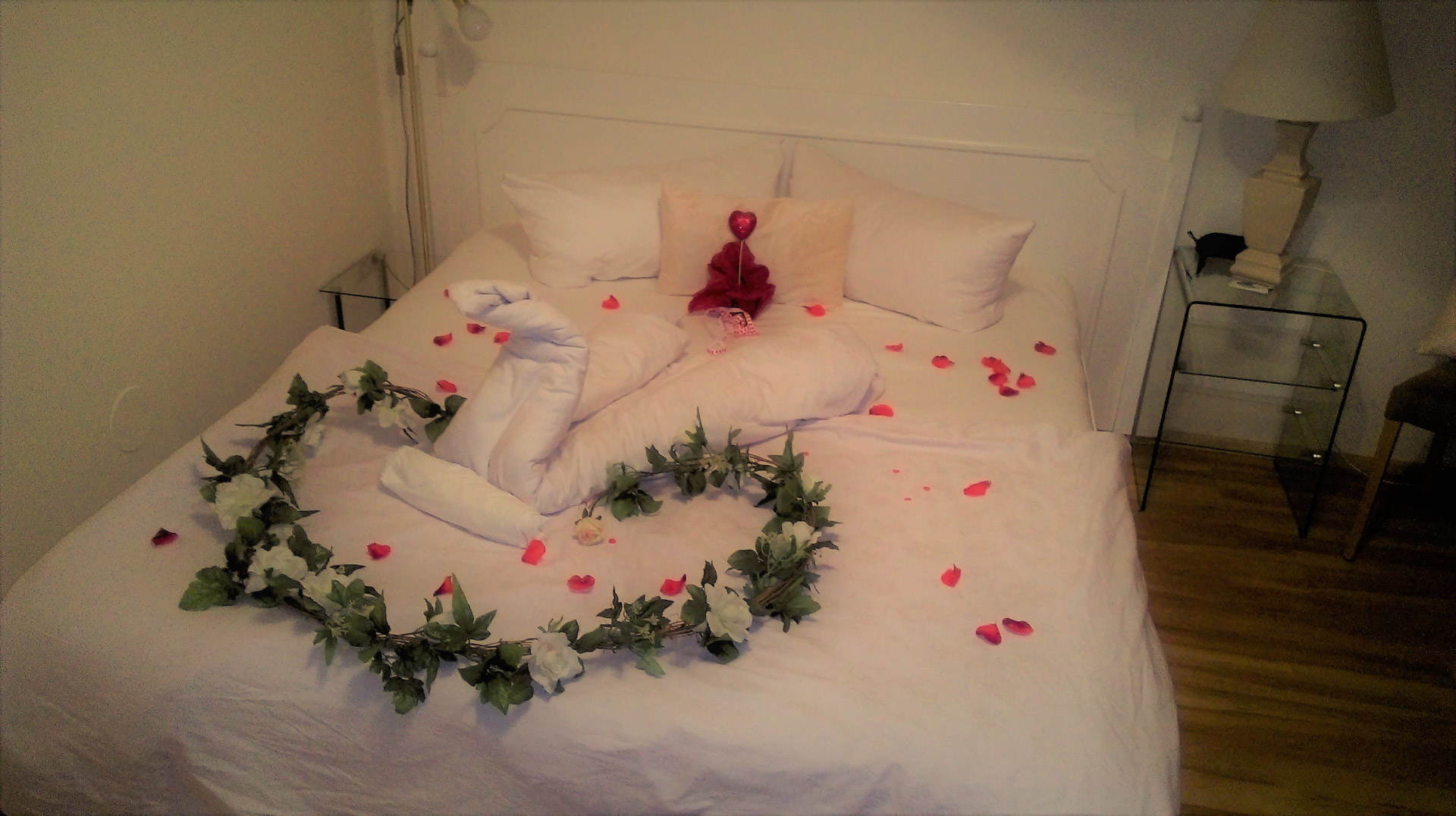 Monteur-Zimmer - Maria Ellend - Weinhaus Eva-Maria Wagner Privat Pension mit 4 Blumen und 4 Sonnen ausgezeichnet