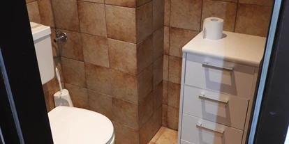 Monteur-Zimmer - Gallspach - Wohnung 4600 Wels, Herderstr. 48:
WC - Wohnungen 4600 Wels, Herderstraße 44 und 48