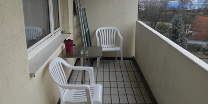 Monteur-Zimmer - Gallspach - Wohnung 4600 Wels, Herderstr. 48:
Balkon mit Markise - Wohnungen 4600 Wels, Herderstraße 44 und 48