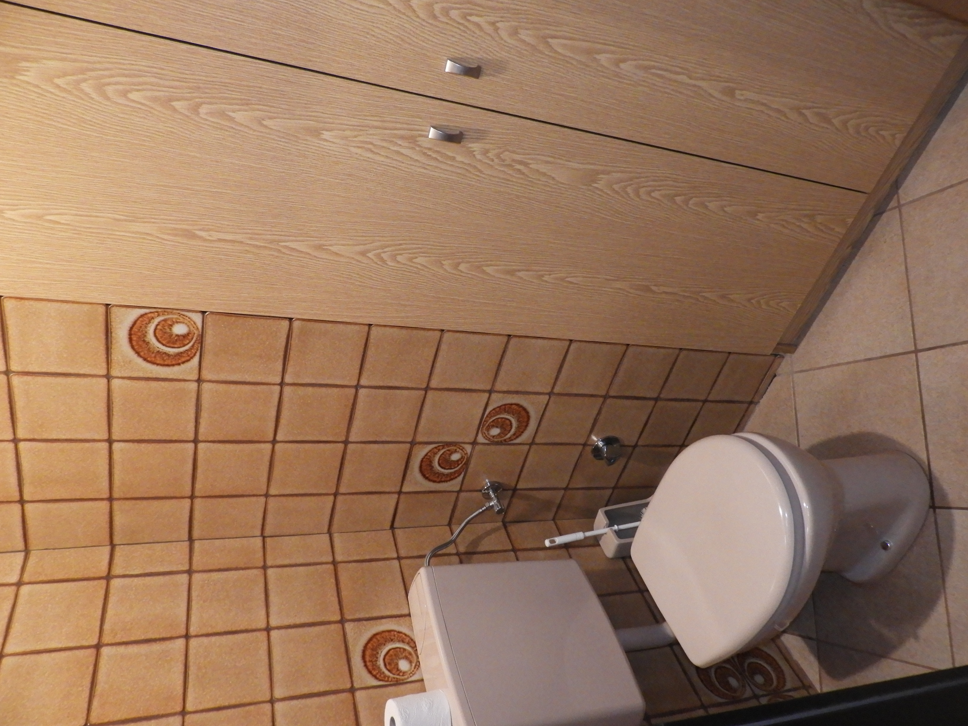 MonteurZimmer: Wohnung 4600 Wels, Herderstr. 44:
WC - Wohnungen 4600 Wels, Herderstraße 44 und 48