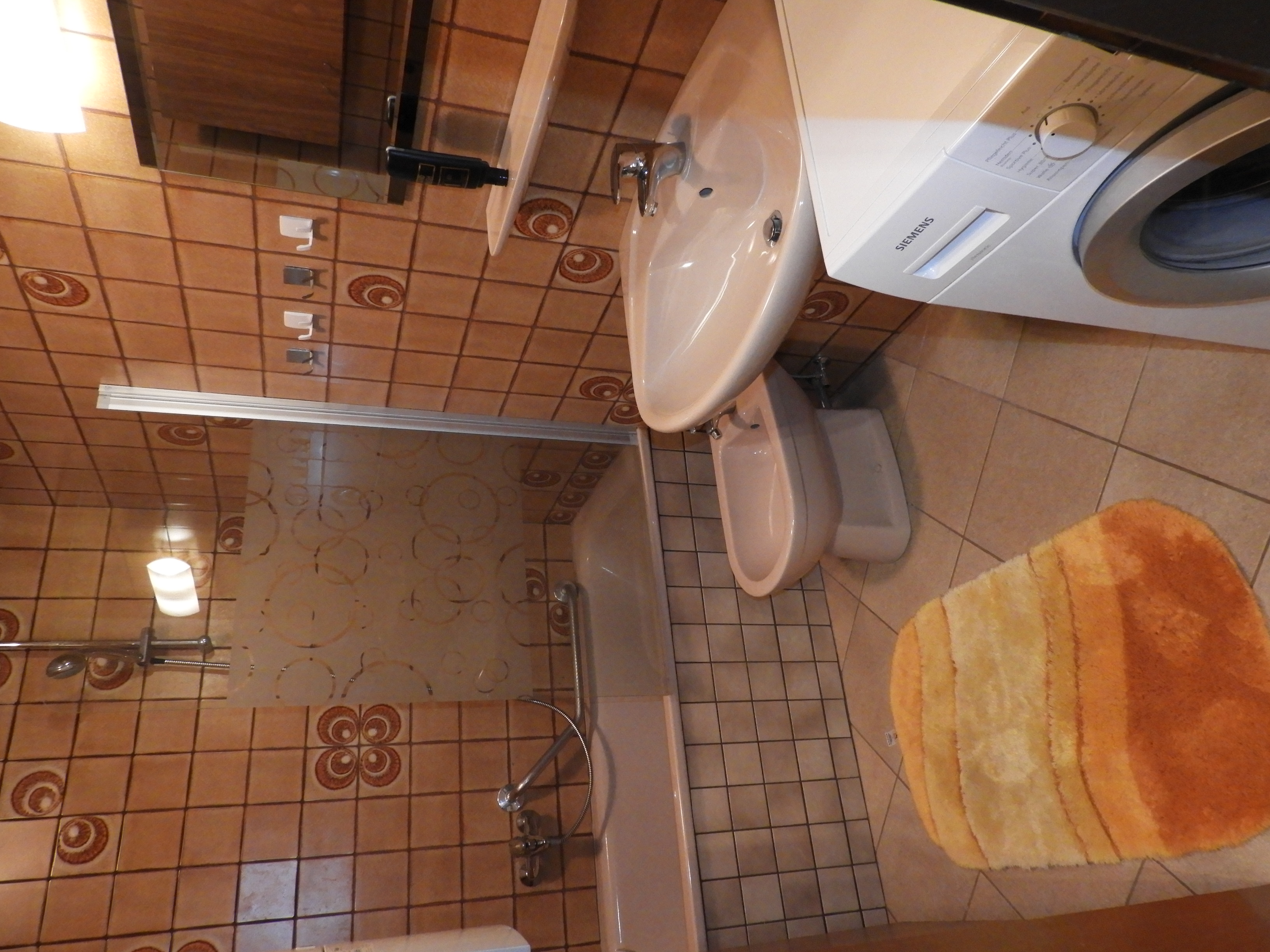 MonteurZimmer: Wohnung 4600 Wels, Herderstr. 44:
Badezimmer - Wohnungen 4600 Wels, Herderstraße 44 und 48