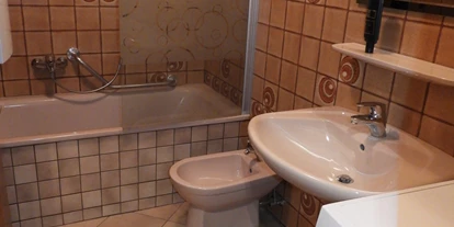 Monteur-Zimmer - Gallspach - Wohnung 4600 Wels, Herderstr. 44:
Badezimmer - Wohnungen 4600 Wels, Herderstraße 44 und 48