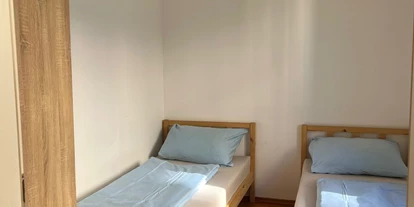 Monteur-Zimmer - Lanzendorf (Lanzendorf) - Apartment  Mengergasse