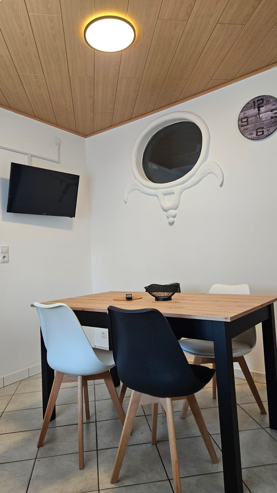 Monteur-Zimmer - Unterkunftsart: Apartment - St. Pölten - STUDIO-APARTMENT RATZERSDORFER SEEN in 3100 Sankt Pölten / Top 6a