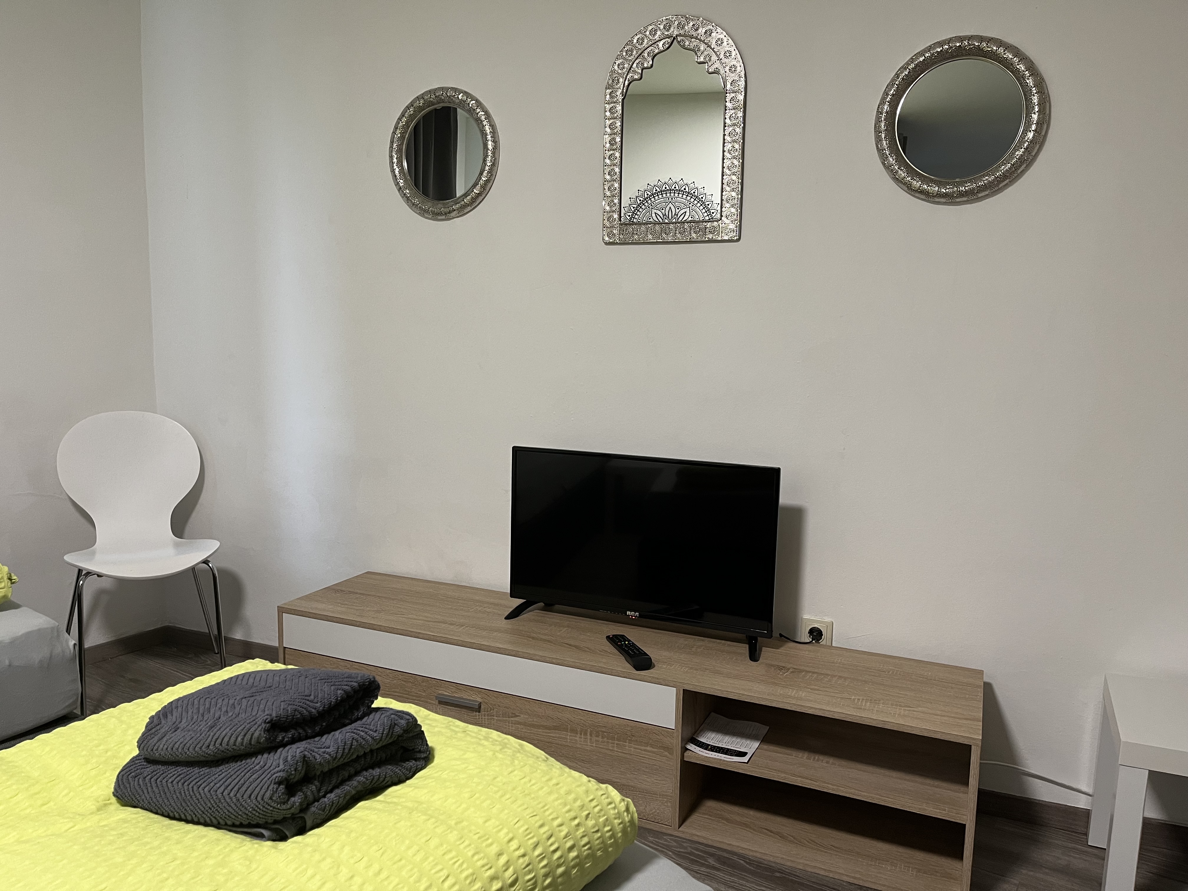 MonteurZimmer: APARTMENT RATZERSDORFER SEEN in 3100 Sankt Pölten / Top 7