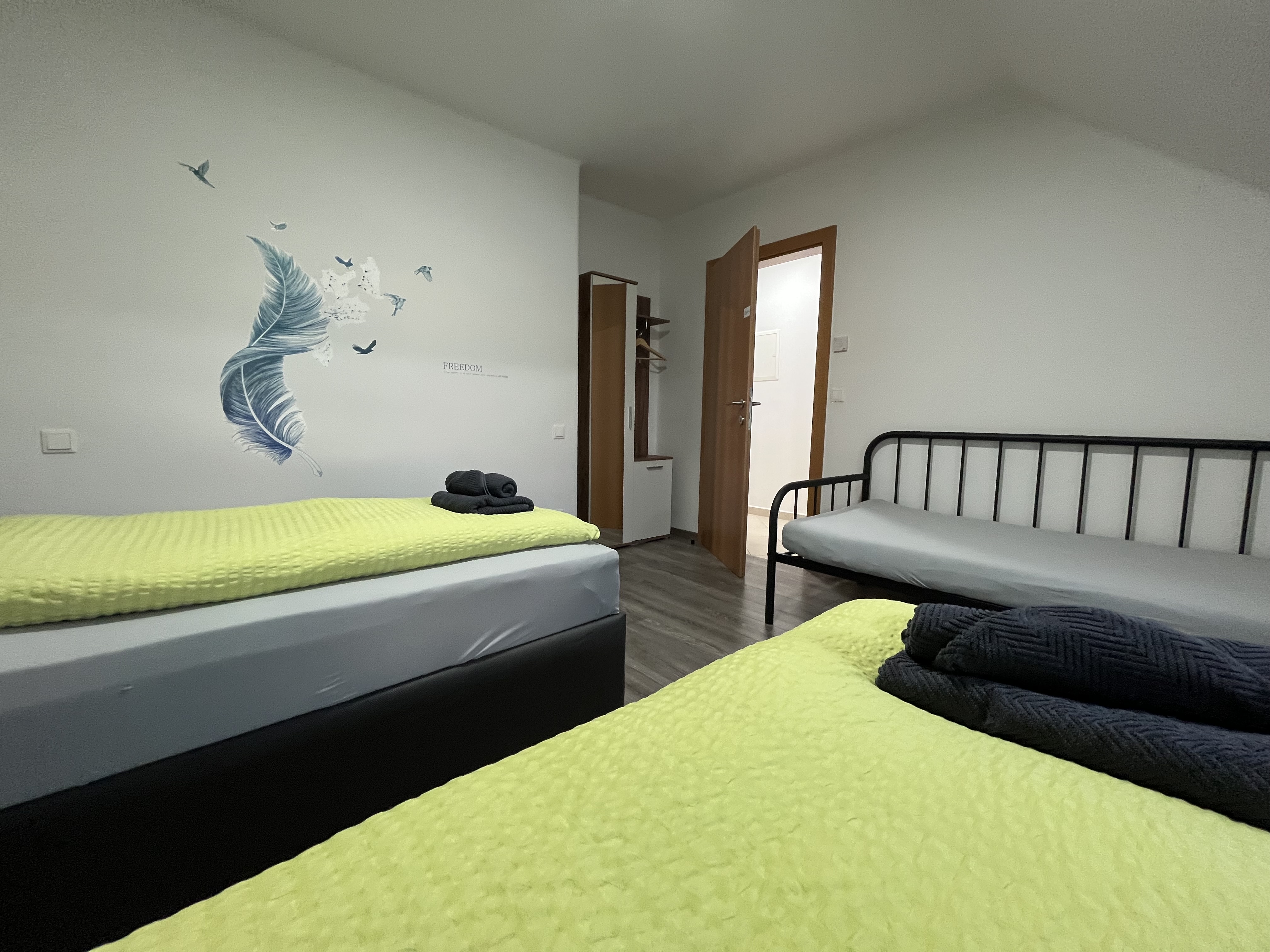 MonteurZimmer: APARTMENT RATZERSDORFER SEEN in 3100 Sankt Pölten / Top 8