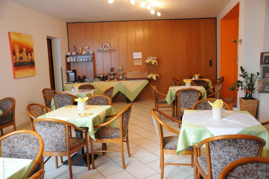 Monteur-Zimmer - Preis pro Nacht - Lanzendorf (Lanzendorf) - Pension Erlaa