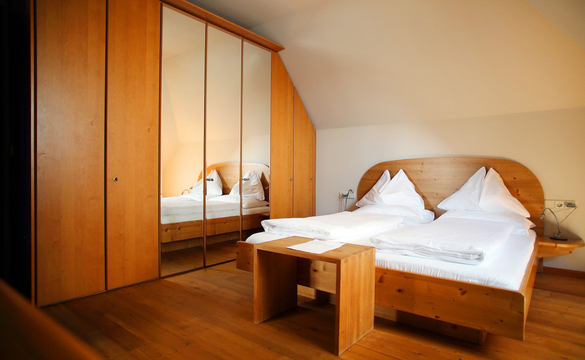 Monteur-Zimmer - Groß-Enzersdorf - Babenbergerhof C. Breyer GmbH